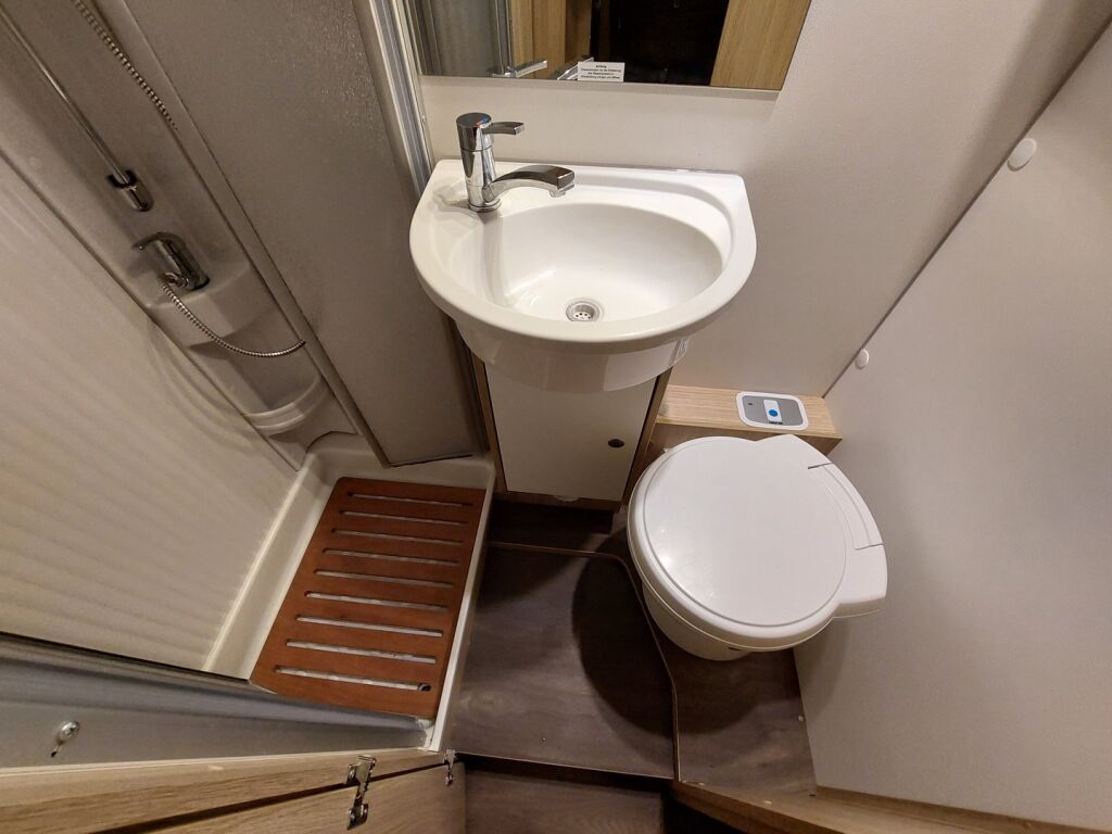 Sunlight A 68 2019 Valkoinen