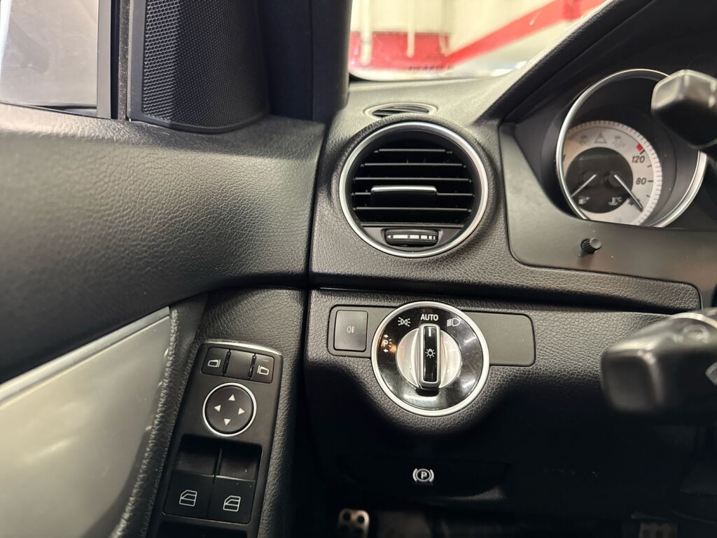 Mercedes-Benz C 2012 Hopea