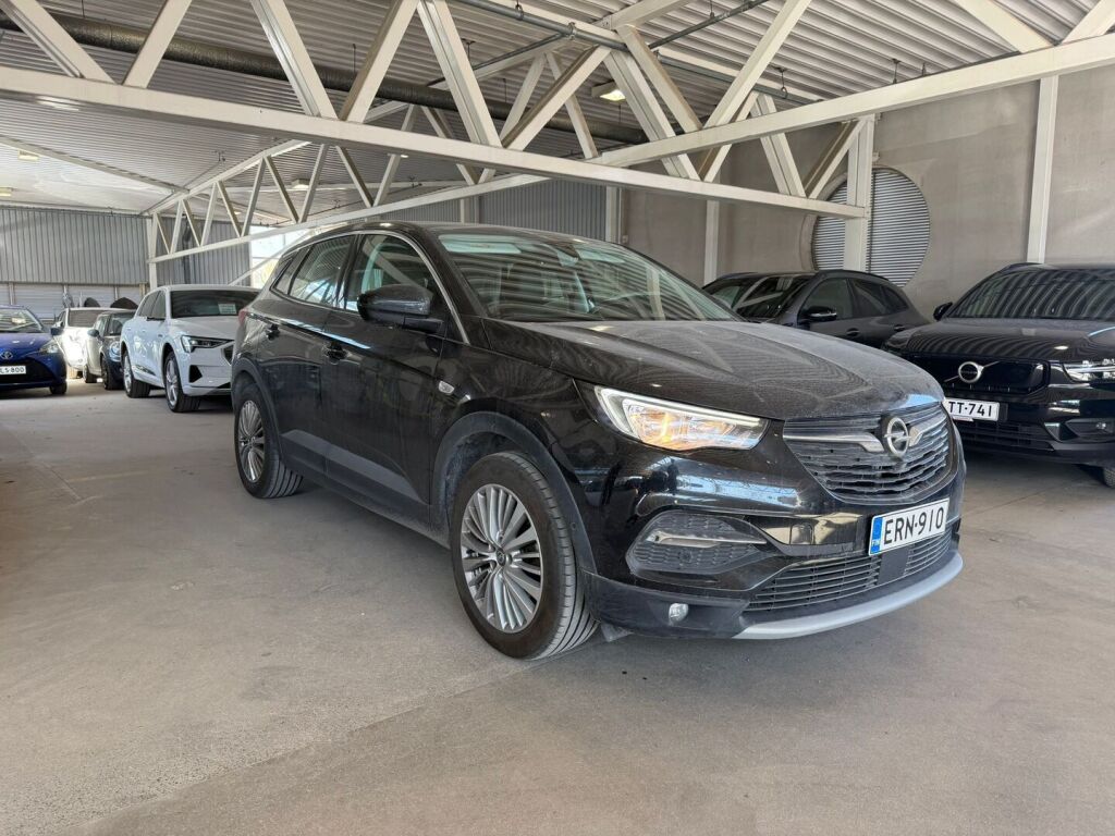 Opel Grandland X 2020 Musta