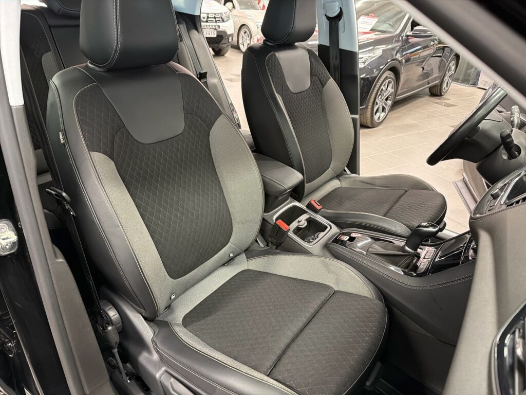 Opel Grandland X 2020 Musta