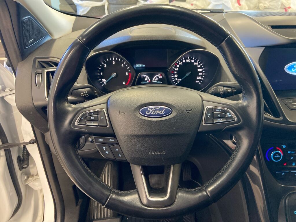 Ford Kuga 2019 Valkoinen