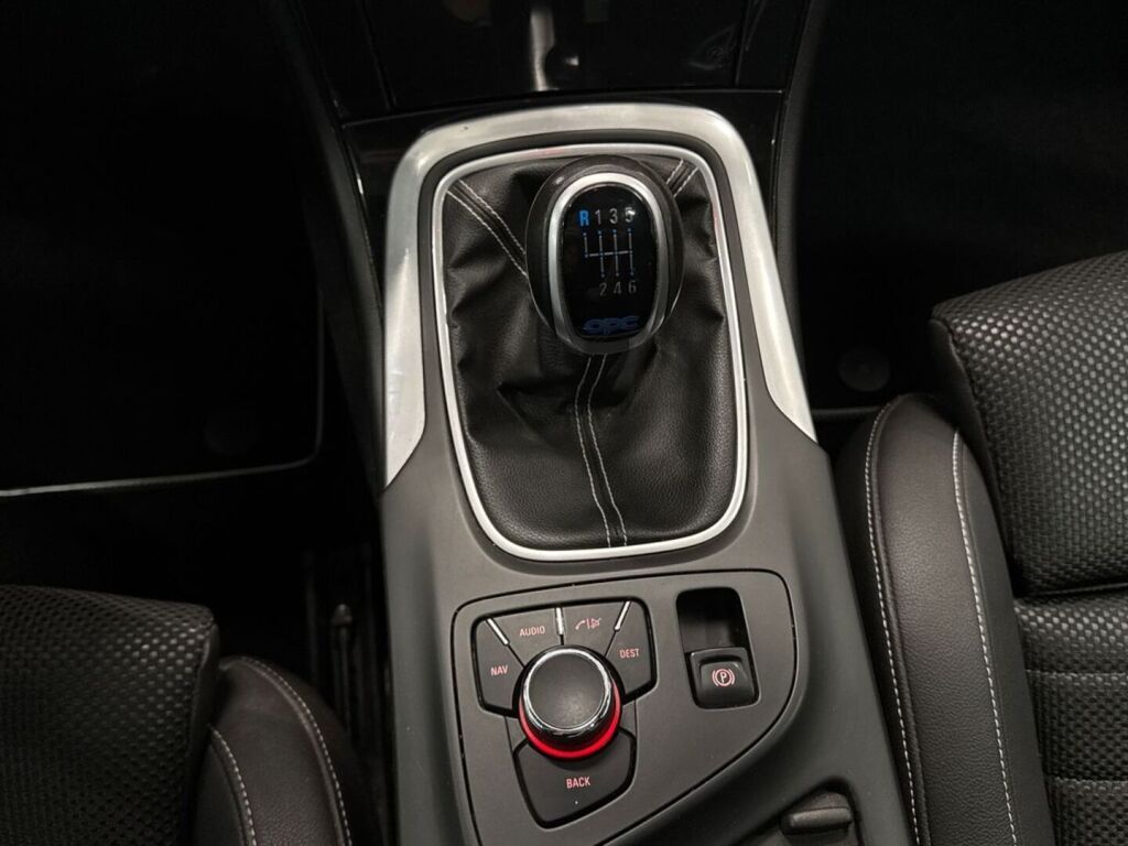 Opel Insignia 2013 Valkoinen