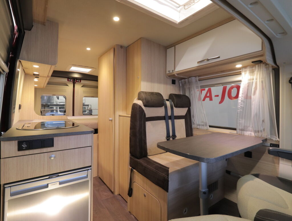 Roadcar 600 2019 Punainen