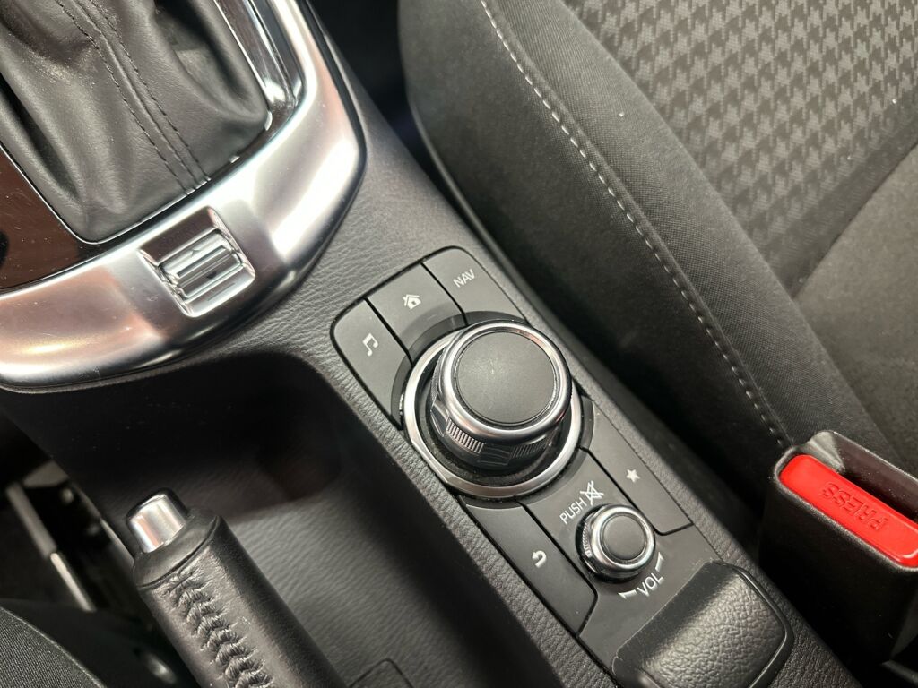 Mazda 2 2019 Punainen