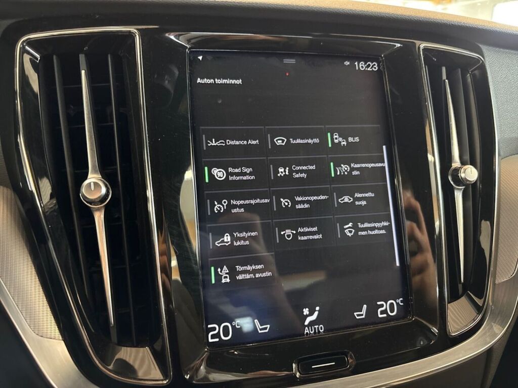 Volvo S60 2019 Punainen