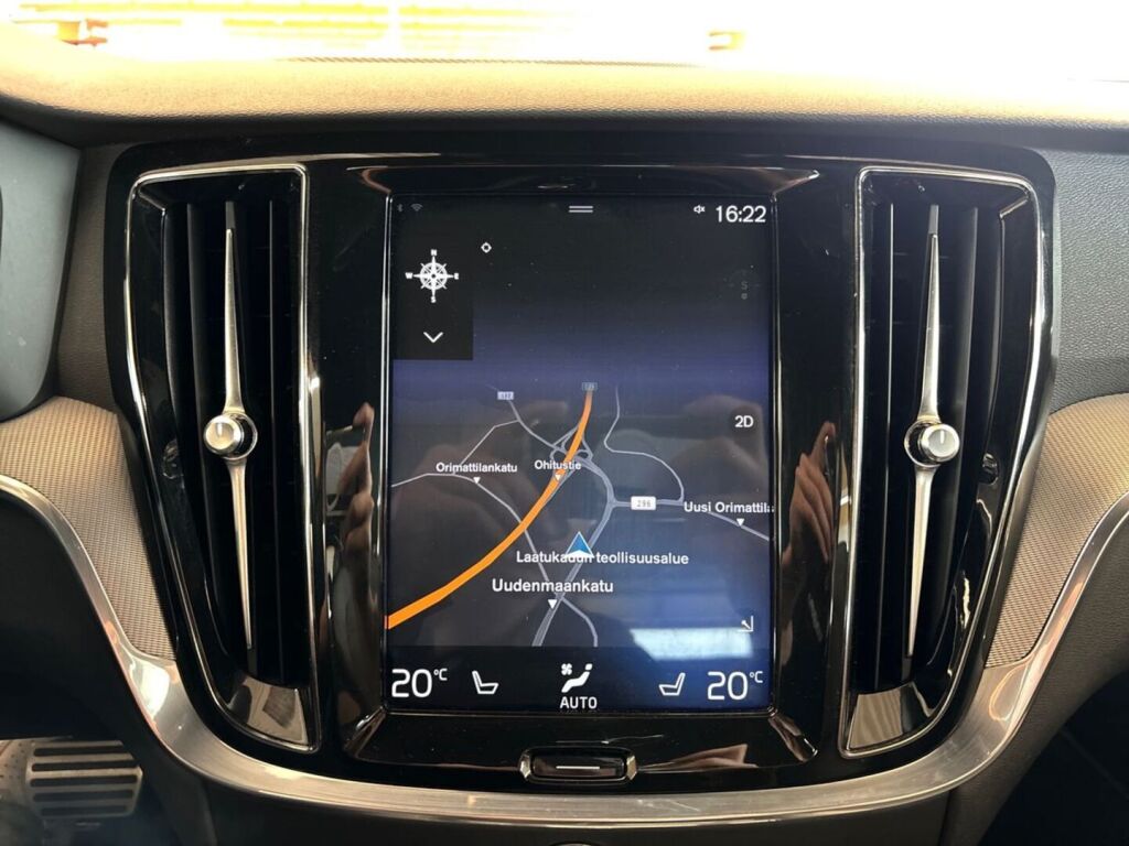 Volvo S60 2019 Punainen