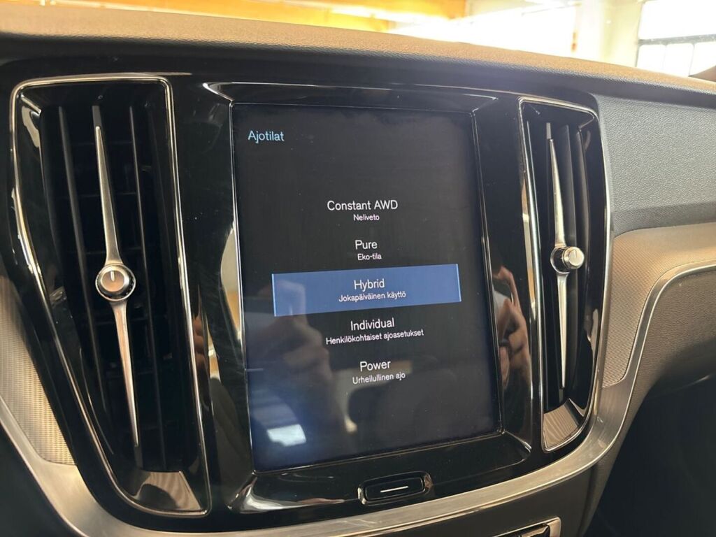 Volvo S60 2019 Punainen