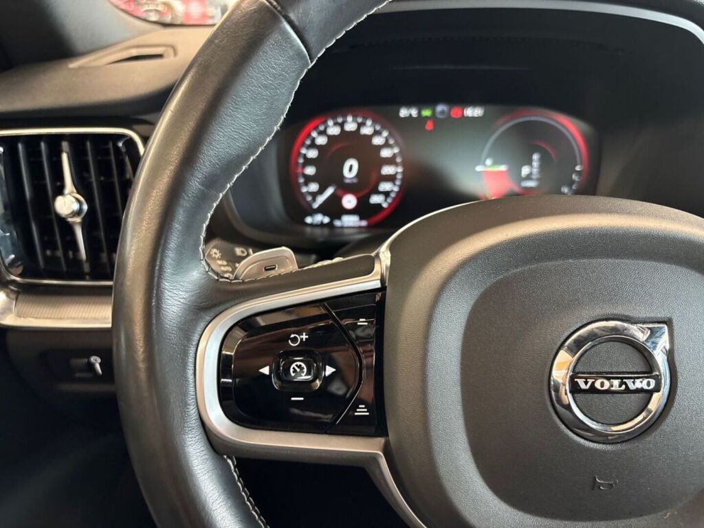Volvo S60 2019 Punainen