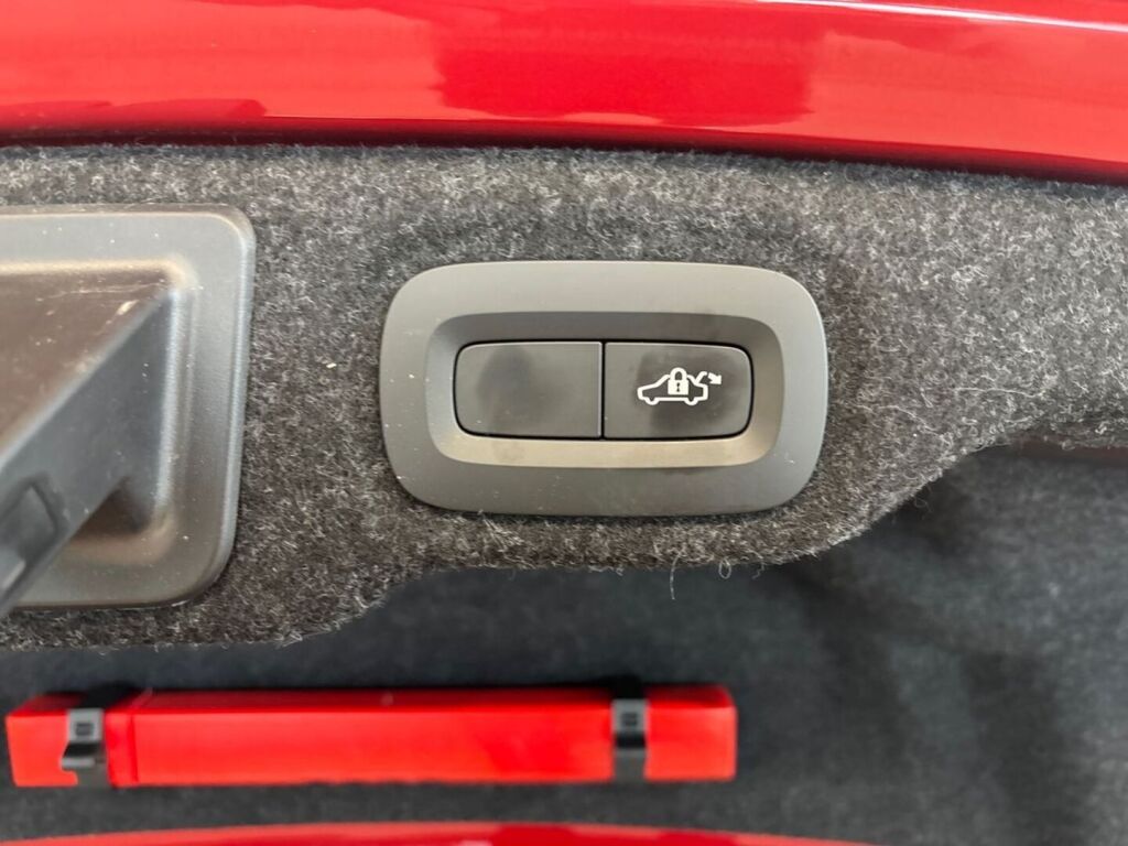 Volvo S60 2019 Punainen