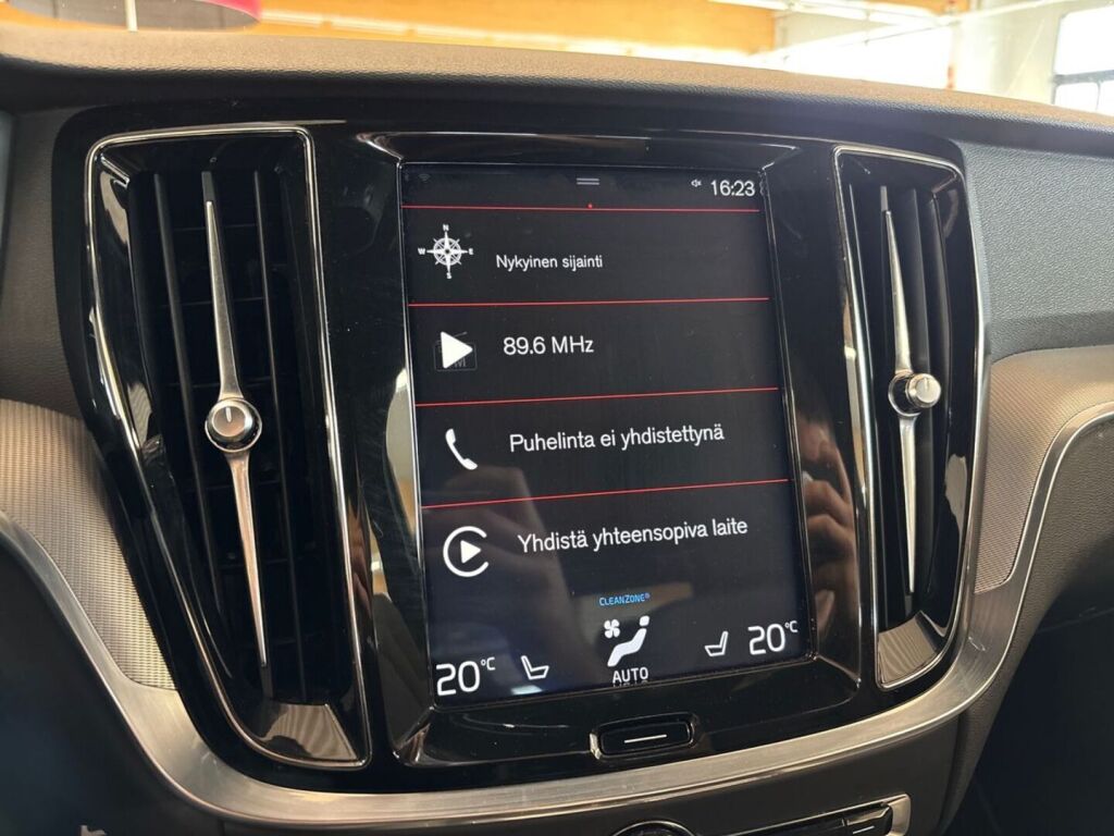 Volvo S60 2019 Punainen