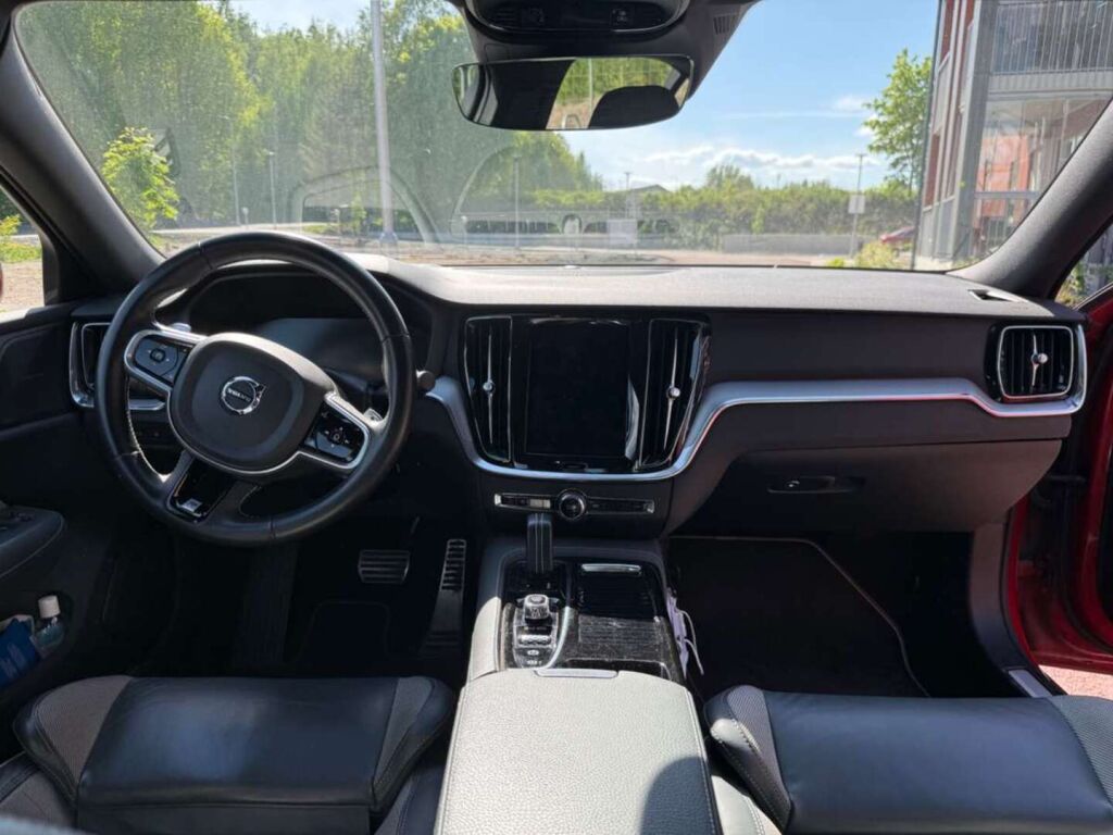 Volvo S60 2019 Punainen