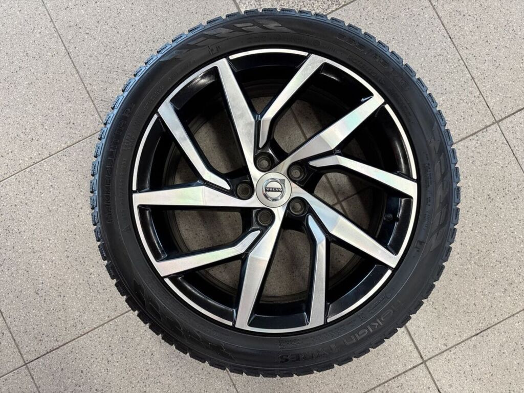 Volvo S60 2019 Punainen