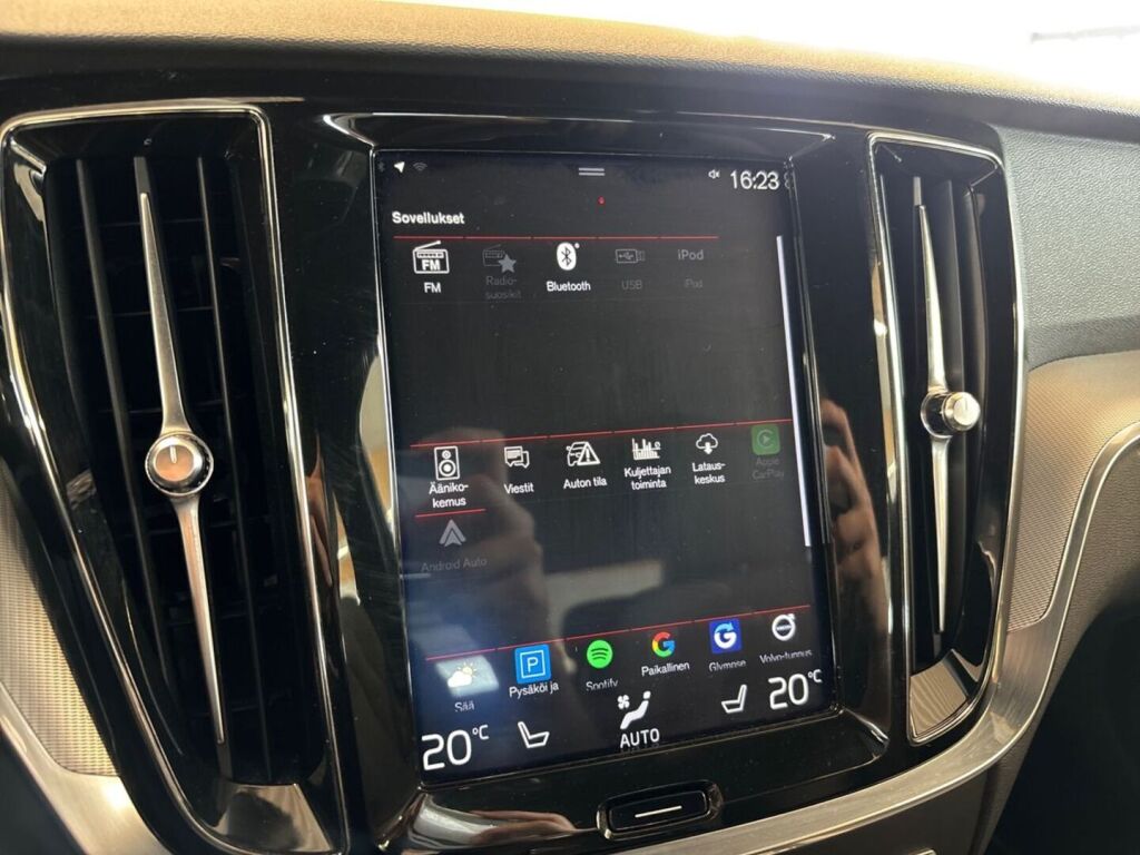 Volvo S60 2019 Punainen