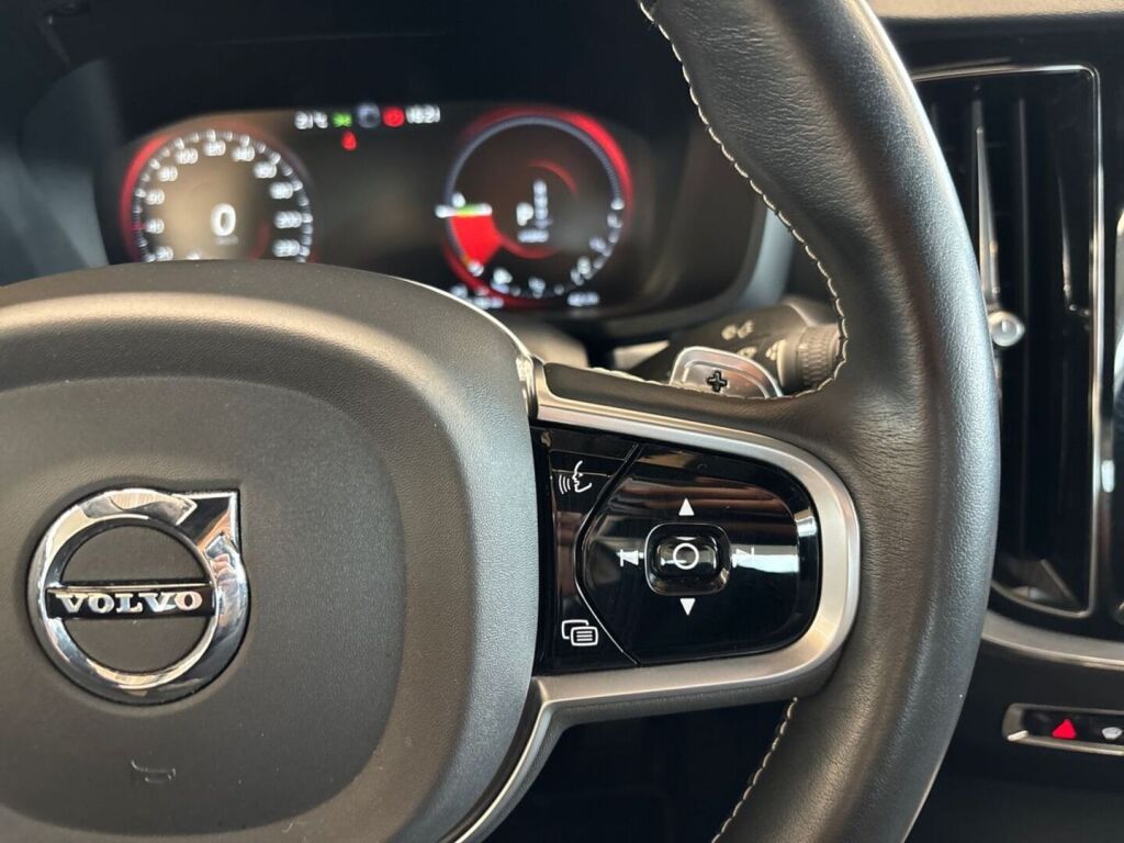 Volvo S60 2019 Punainen