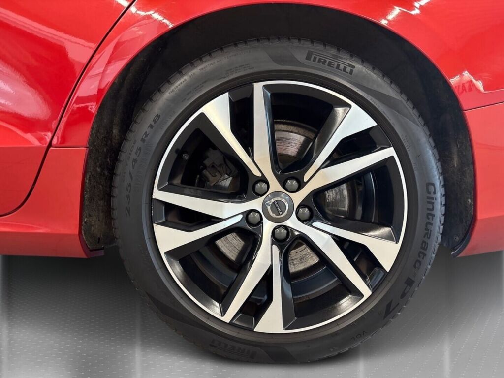 Volvo S60 2019 Punainen