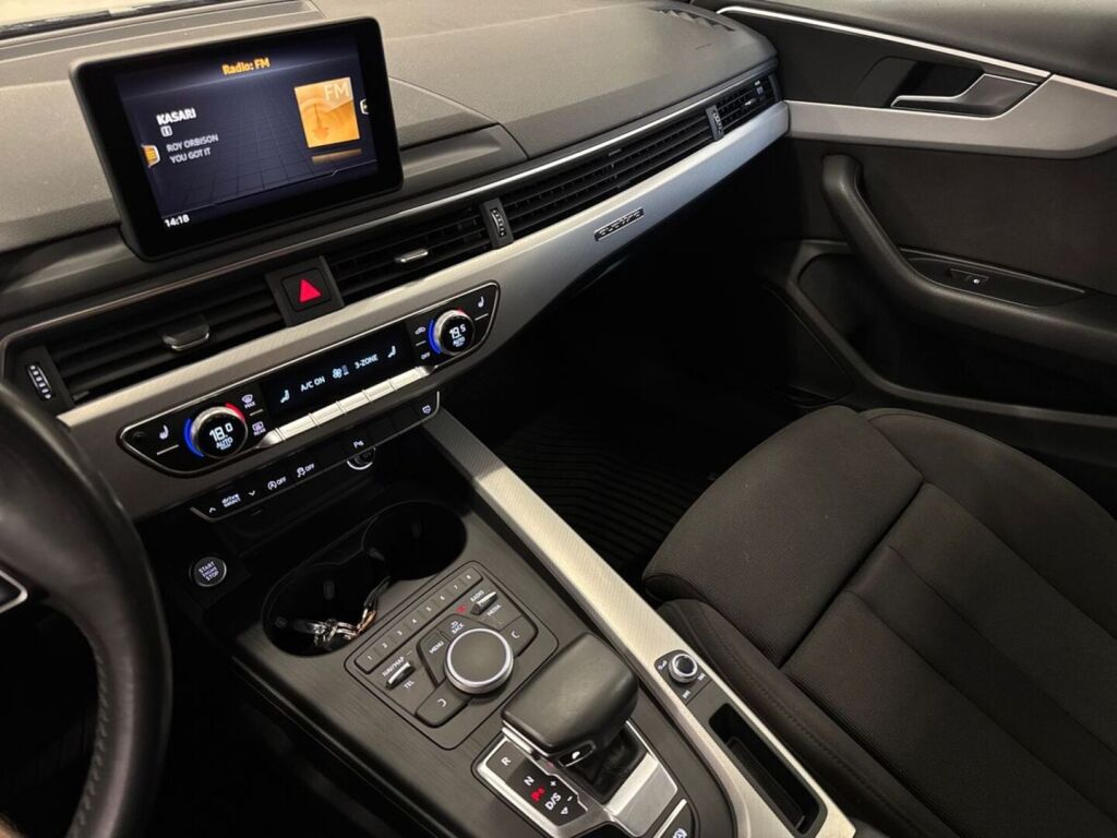 Audi A4 2019 Musta