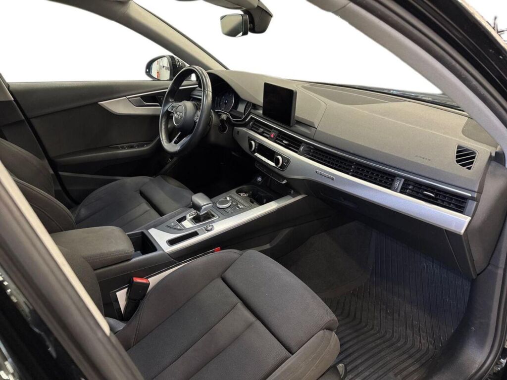 Audi A4 2019 Musta