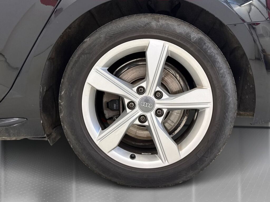 Audi A4 2019 Musta