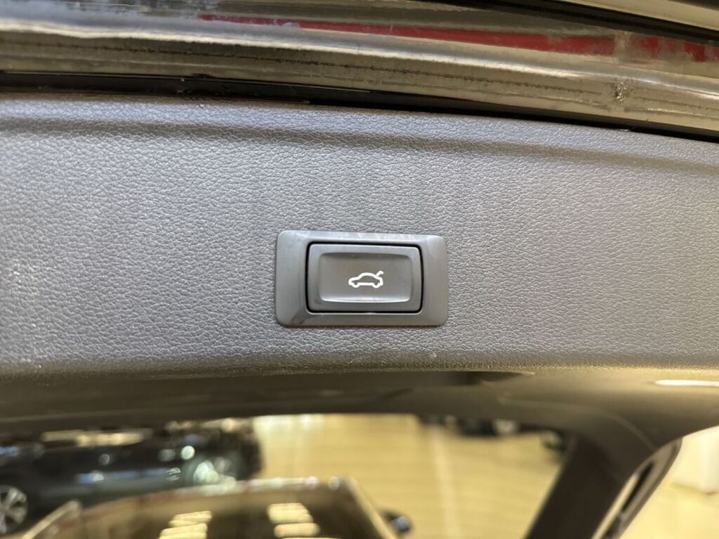 Audi A4 2019 Musta
