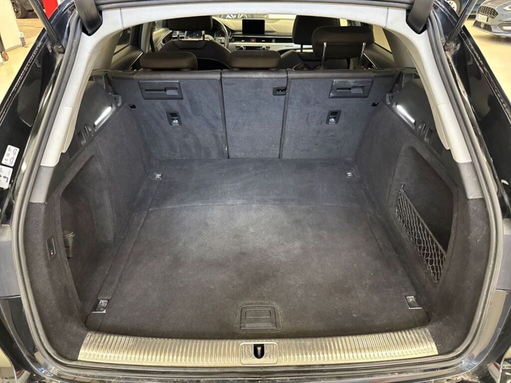Audi A4 2019 Musta