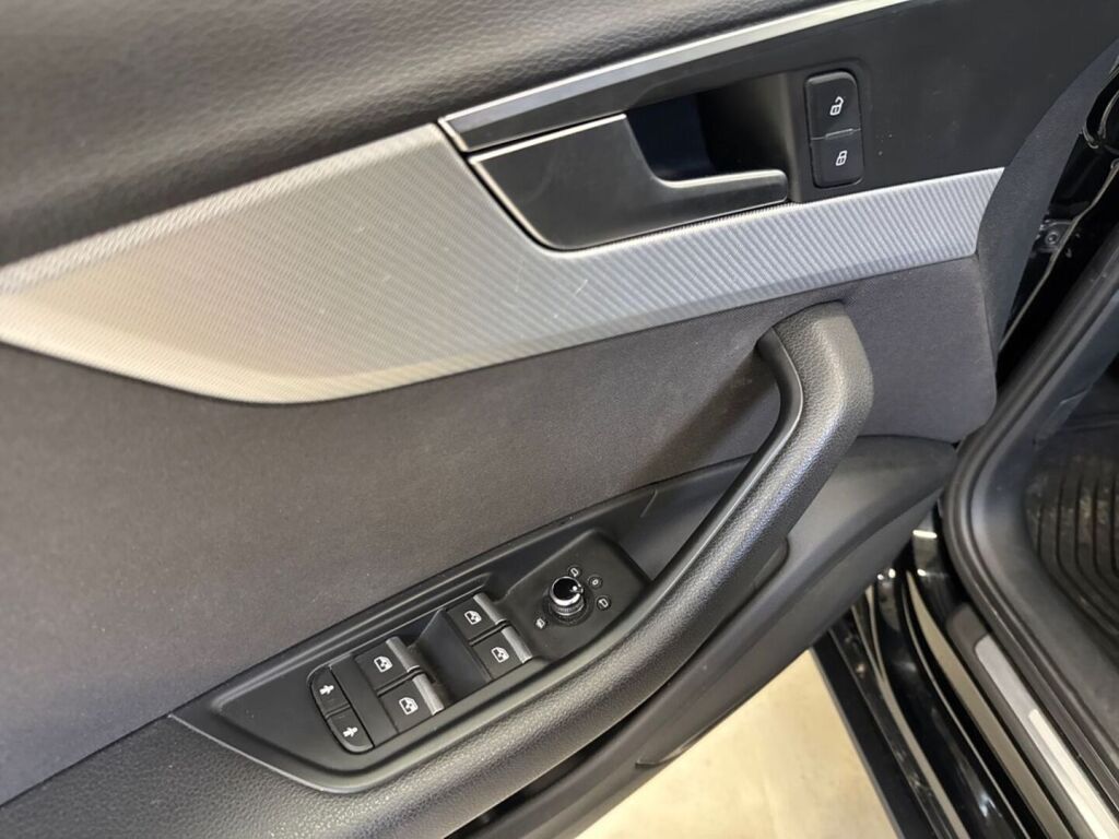 Audi A4 2019 Musta