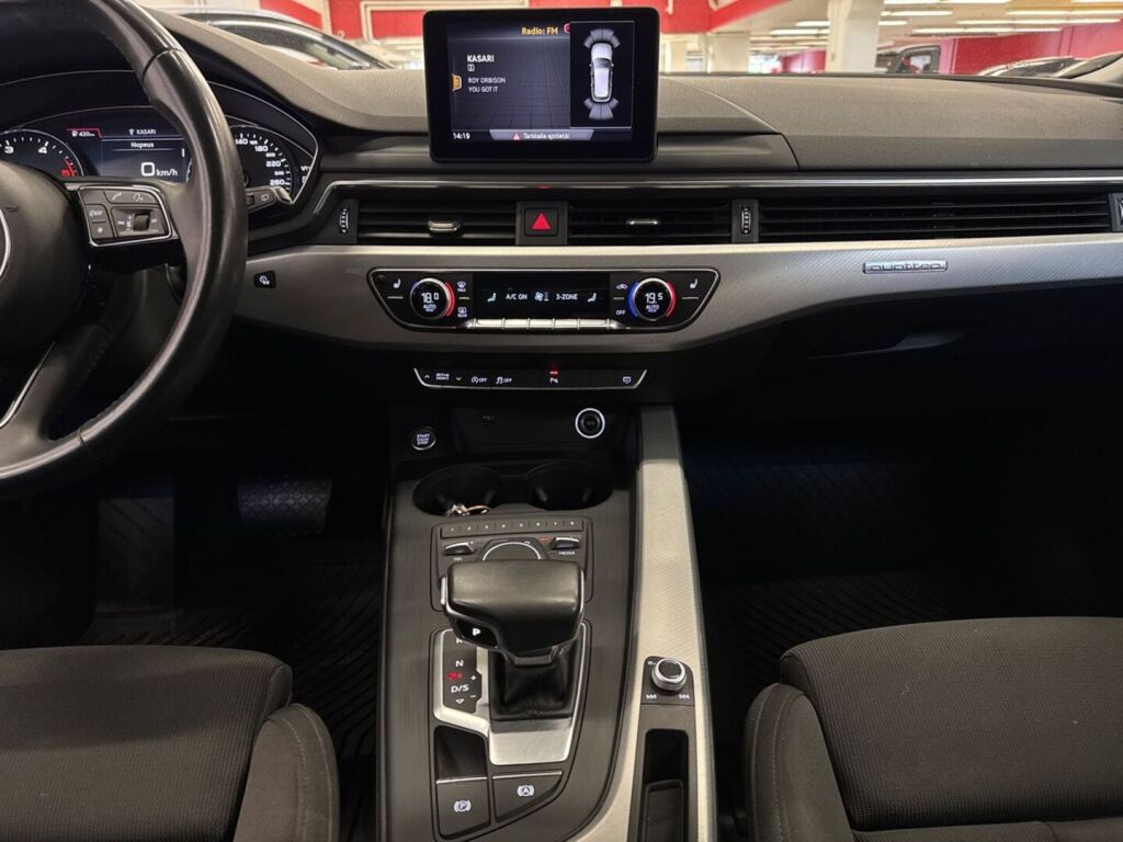 Audi A4 2019 Musta