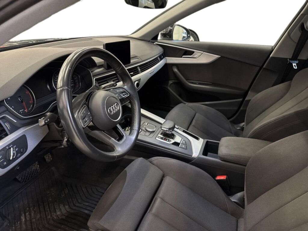 Audi A4 2019 Musta