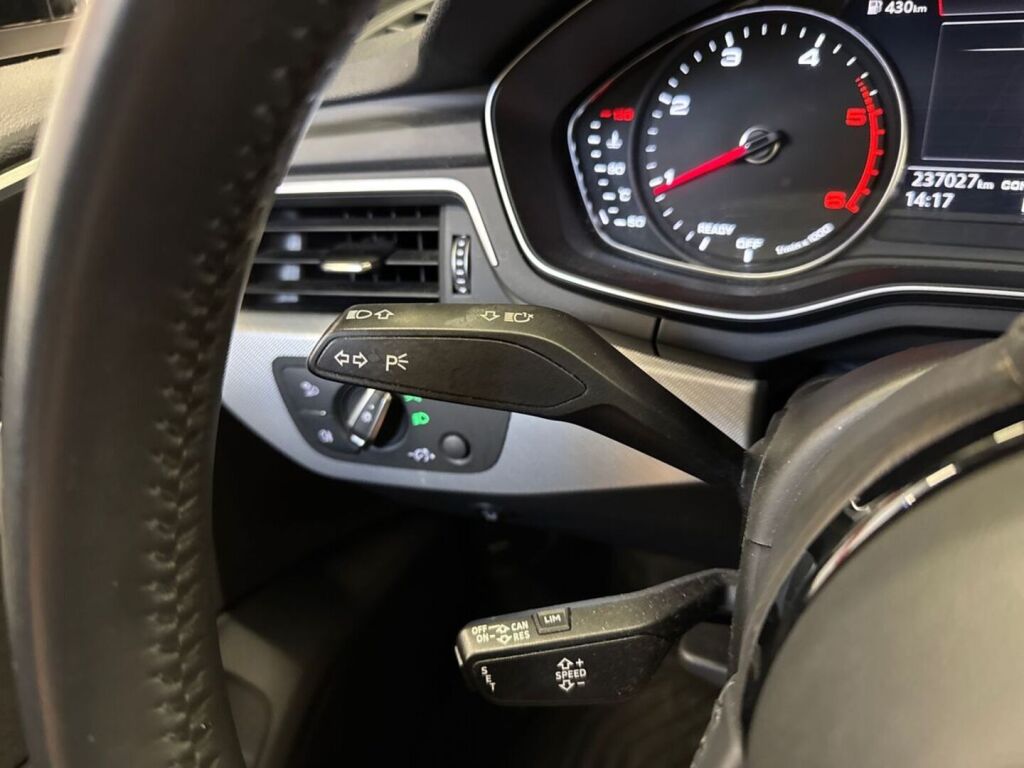 Audi A4 2019 Musta
