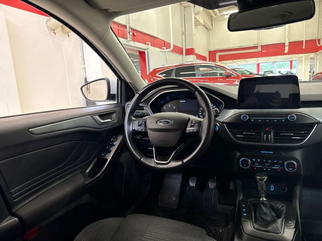 Ford Focus 2020 Valkoinen