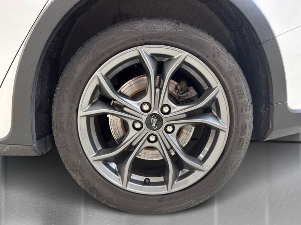 Ford Focus 2020 Valkoinen