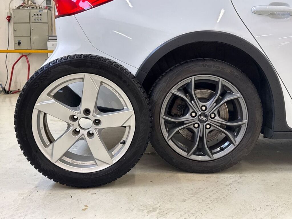 Ford Focus 2020 Valkoinen
