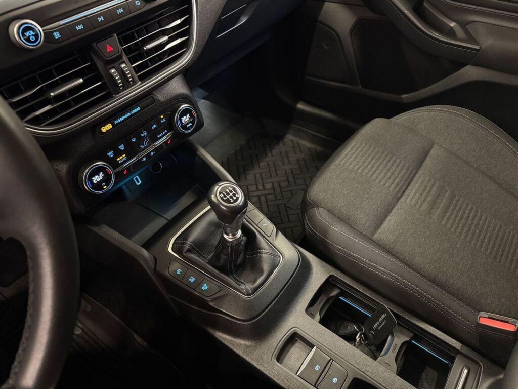 Ford Focus 2020 Valkoinen