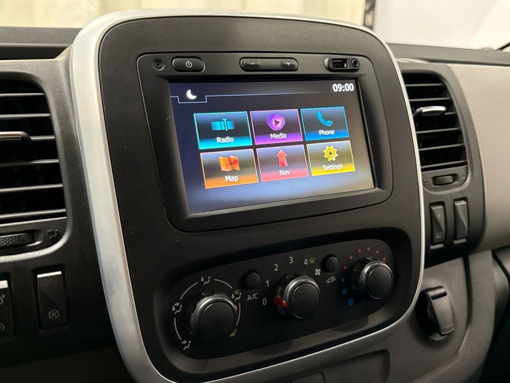 Renault Trafic 2019 Valkoinen