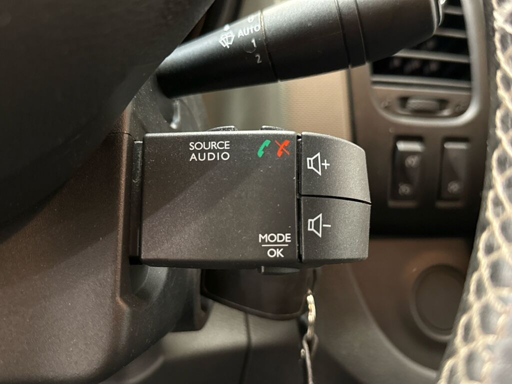 Renault Trafic 2019 Valkoinen