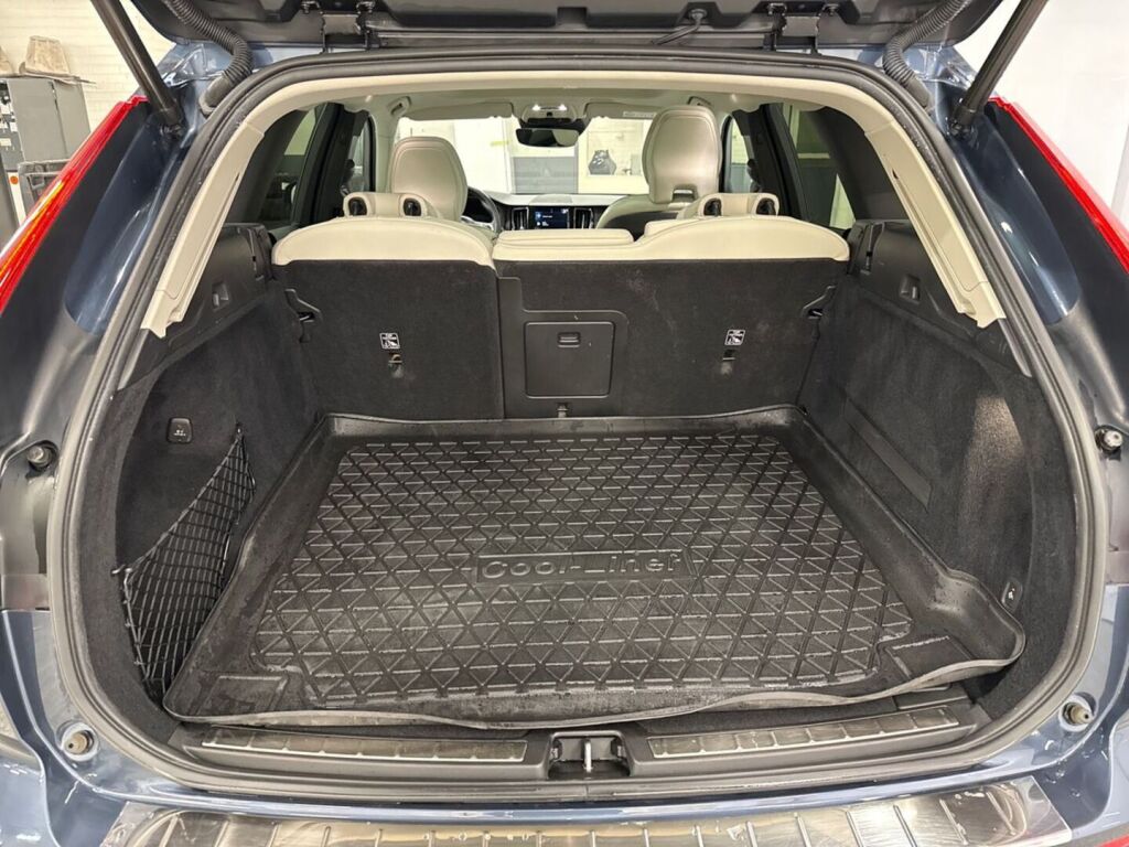 Volvo XC60 2020 Sininen