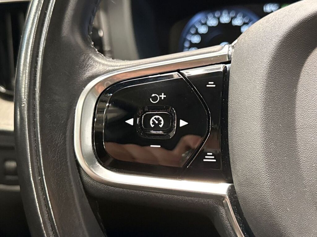 Volvo XC60 2020 Sininen