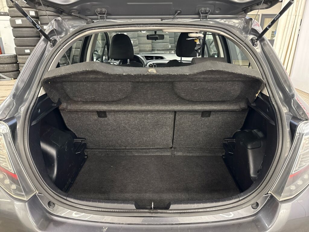 Toyota Yaris 2012 Harmaa