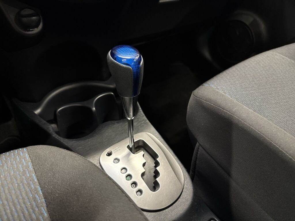 Toyota Yaris 2012 Harmaa