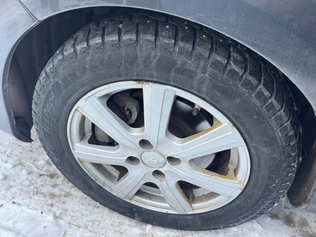 Toyota Yaris 2012 Harmaa