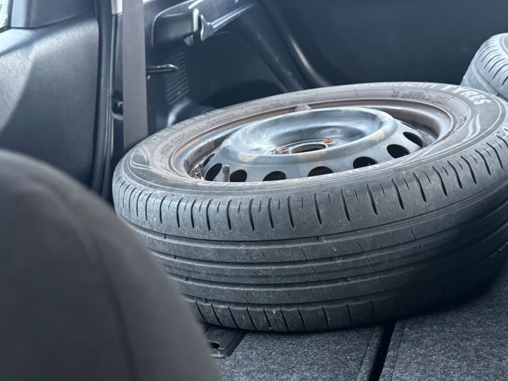 Toyota Yaris 2012 Harmaa