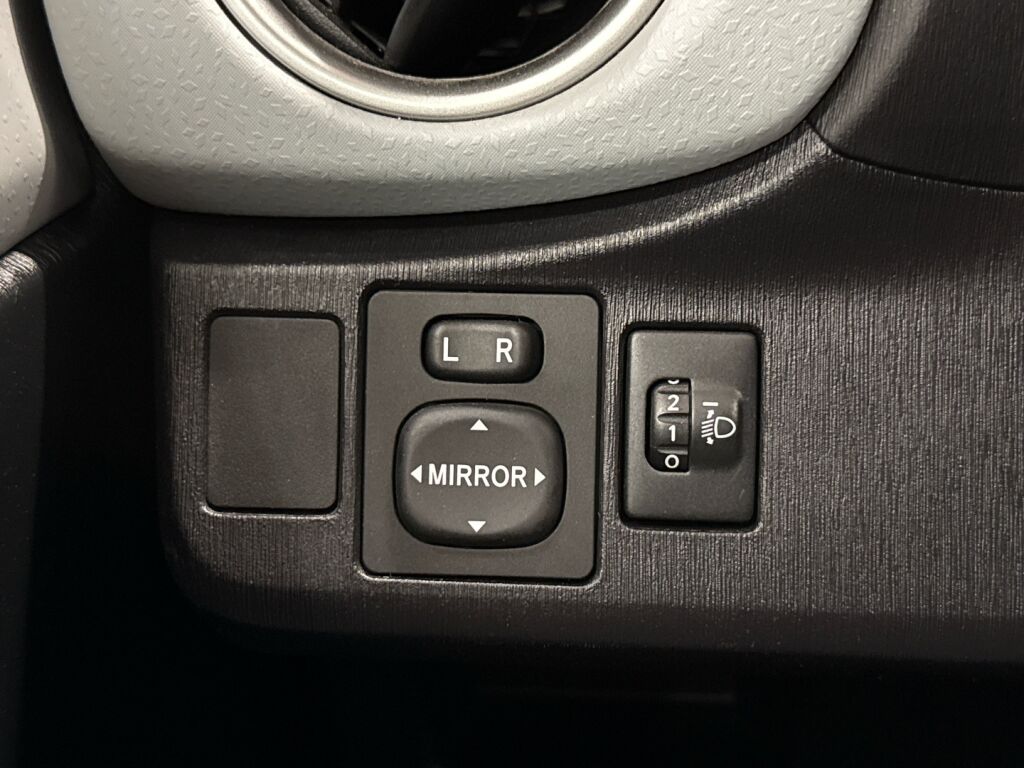 Toyota Yaris 2012 Harmaa