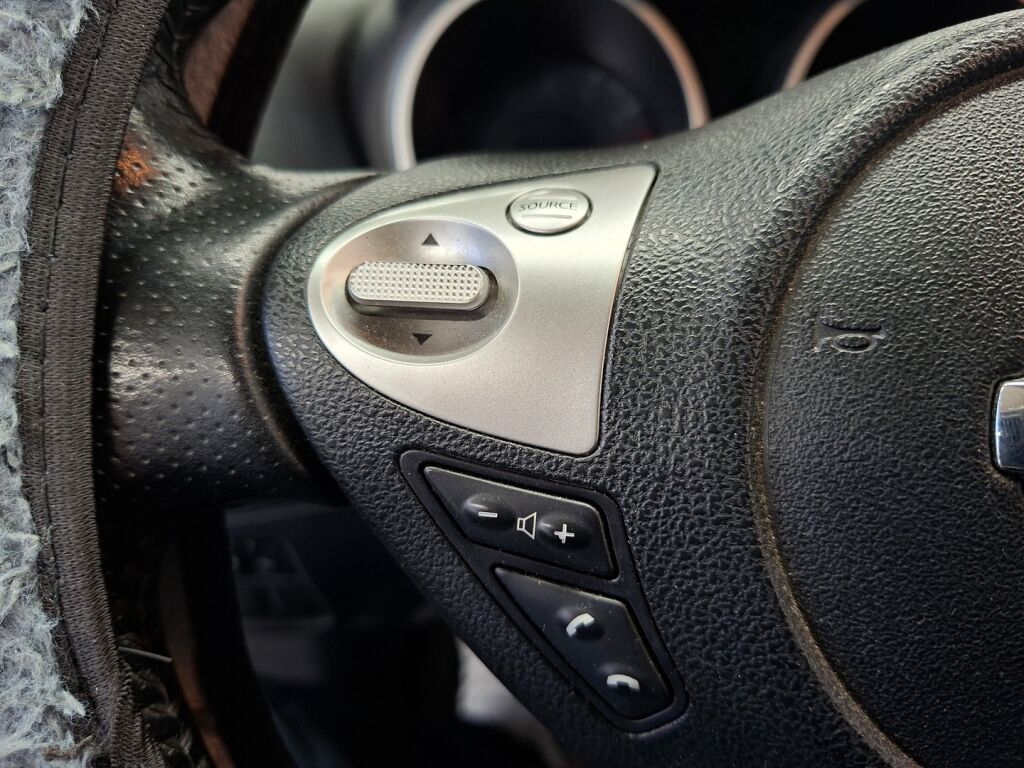 Nissan Juke 2012 Musta