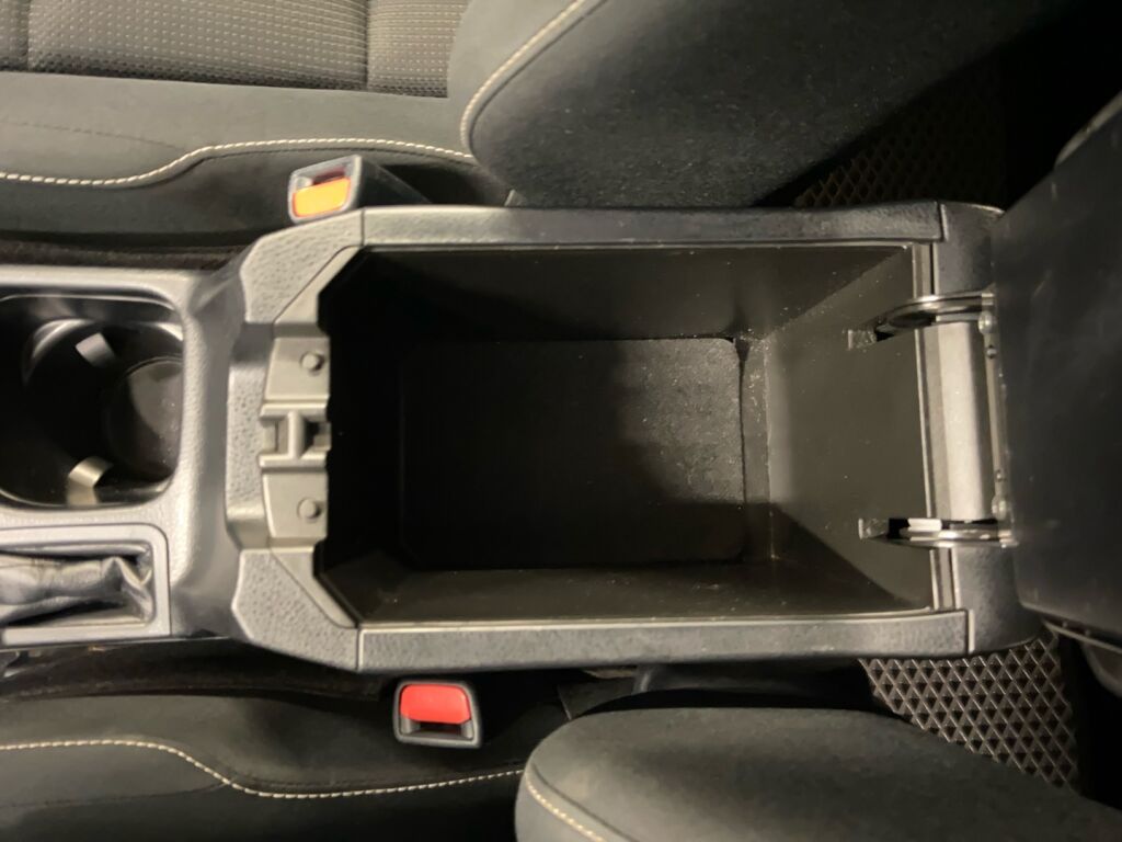 Toyota RAV4 2017 Musta