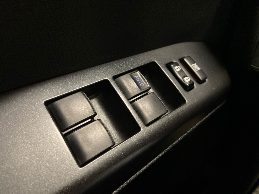 Toyota RAV4 2017 Musta