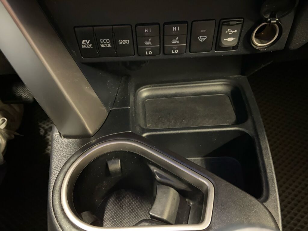 Toyota RAV4 2017 Musta