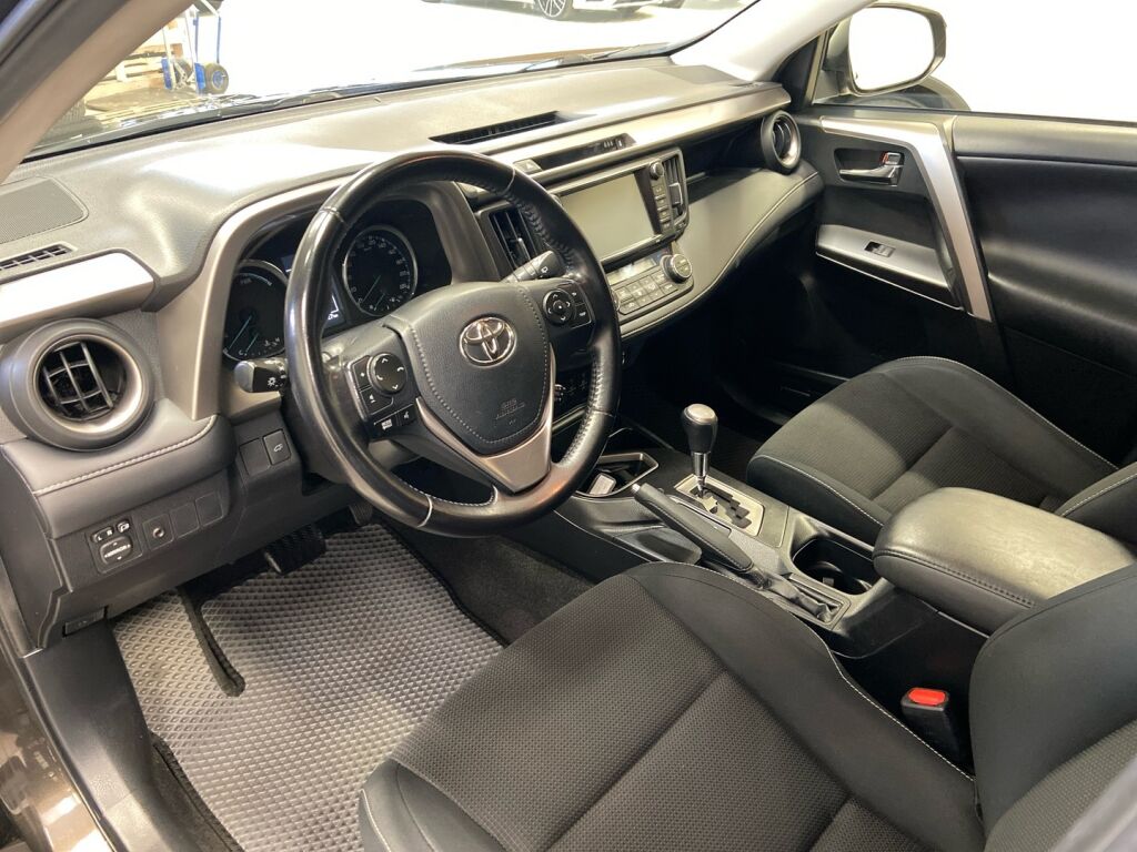 Toyota RAV4 2017 Musta