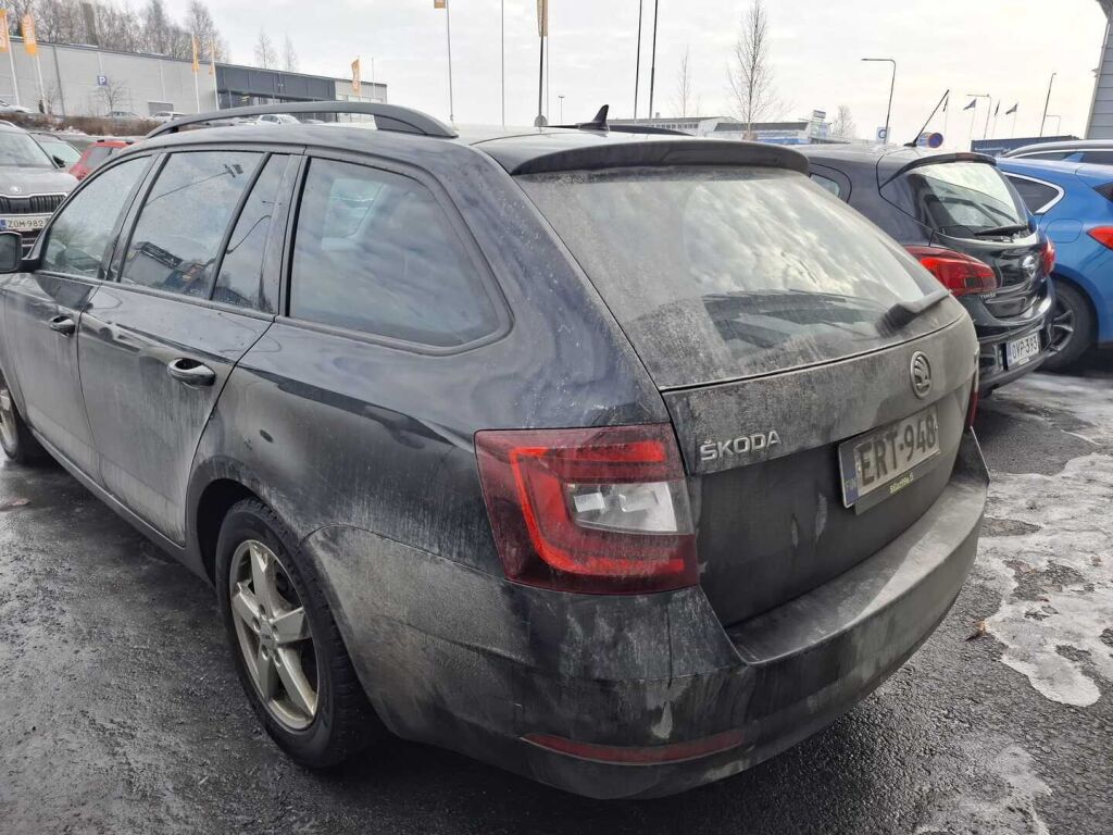 Skoda Octavia 2019 Musta