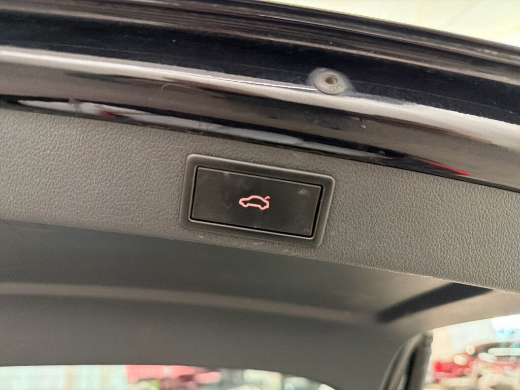 Skoda Octavia 2019 Musta