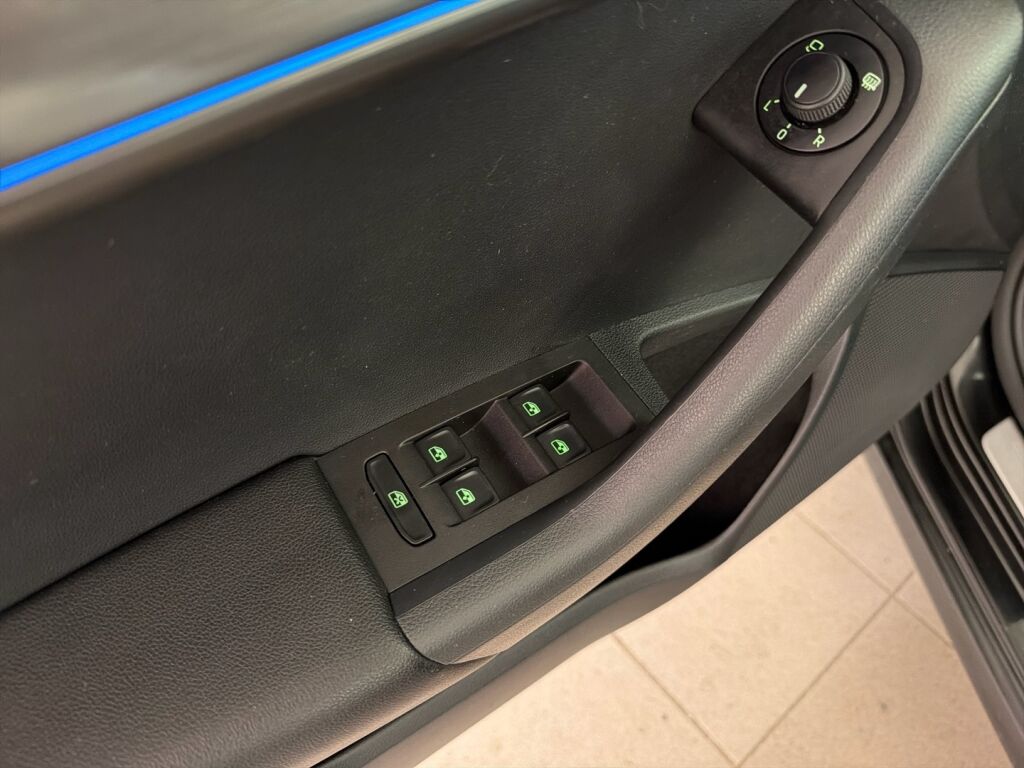 Skoda Octavia 2019 Musta