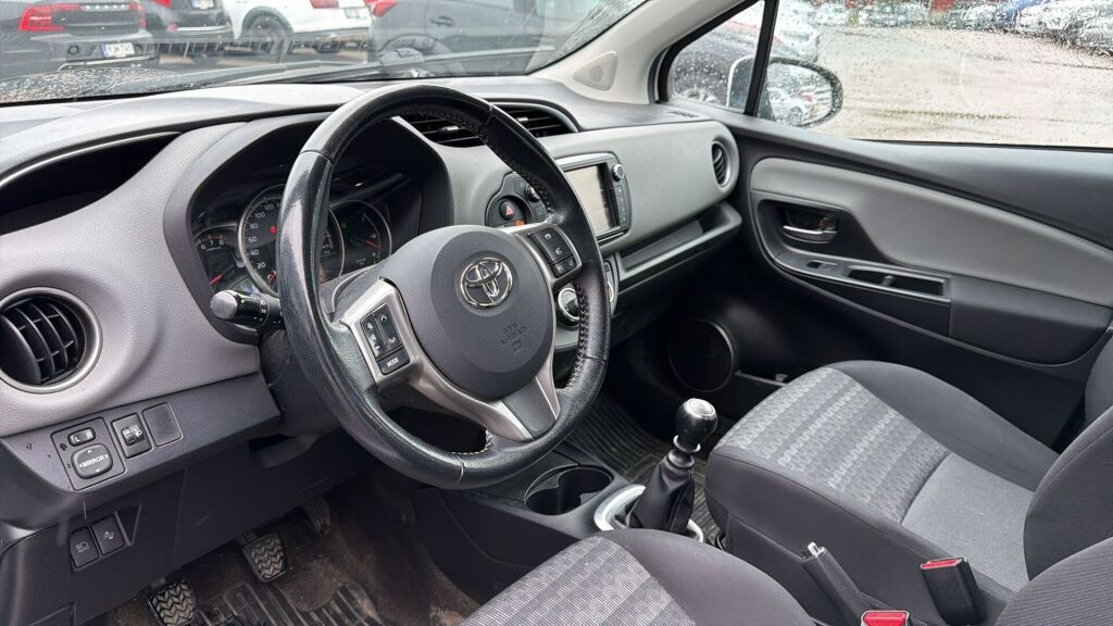 Toyota Yaris 2016 